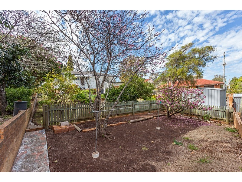 11 Beck Street, Mount Lofty QLD 4350
