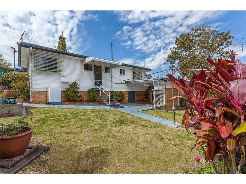 11 Beck Street, Mount Lofty QLD 4350