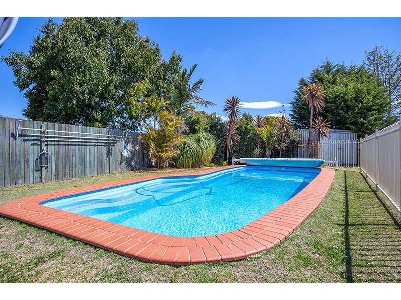 15 Wood Drive, Middle Ridge QLD 4350