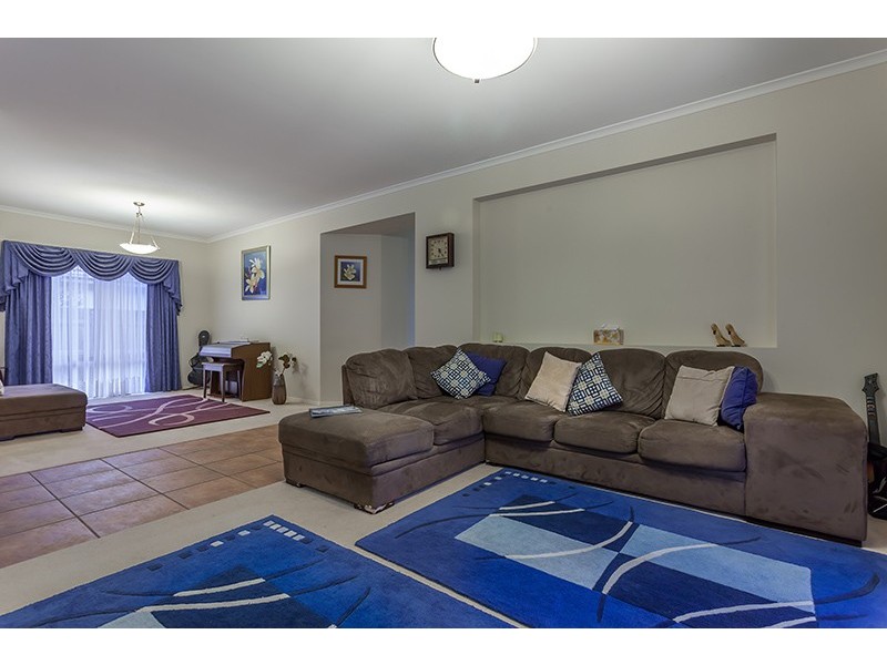 15 Wood Drive, Middle Ridge QLD 4350