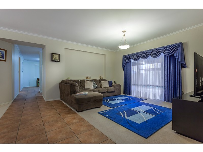 15 Wood Drive, Middle Ridge QLD 4350