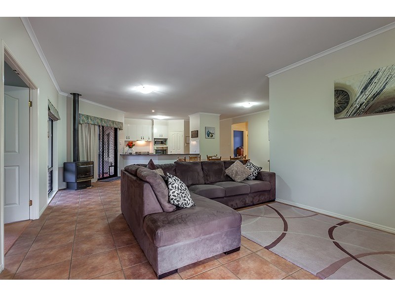 15 Wood Drive, Middle Ridge QLD 4350