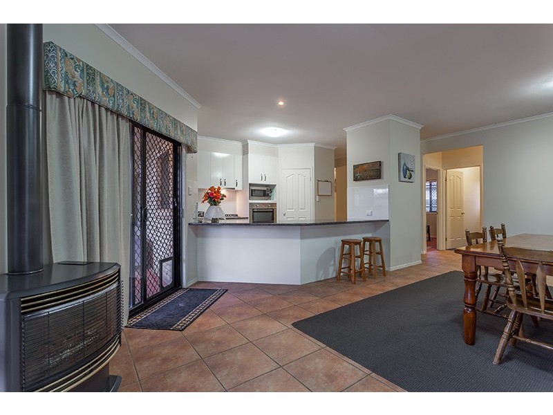 15 Wood Drive, Middle Ridge QLD 4350
