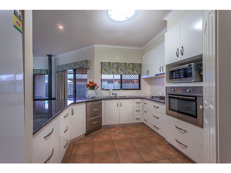 15 Wood Drive, Middle Ridge QLD 4350