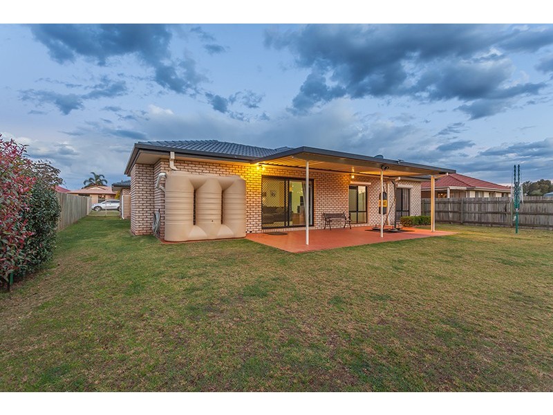15 Wood Drive, Middle Ridge QLD 4350
