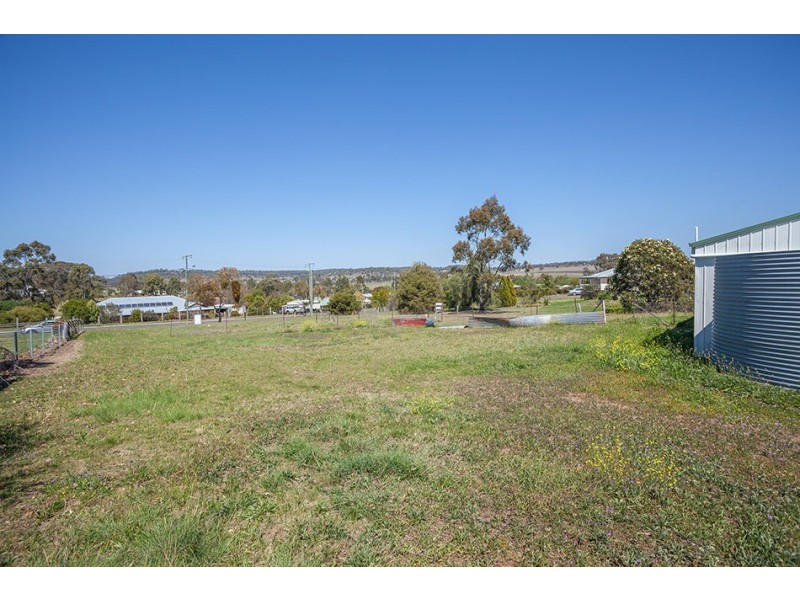 8 Lake Drive, Meringandan QLD 4352
