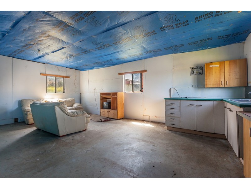 8 Lake Drive, Meringandan QLD 4352