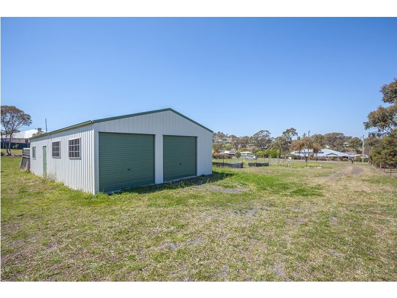 8 Lake Drive, Meringandan QLD 4352