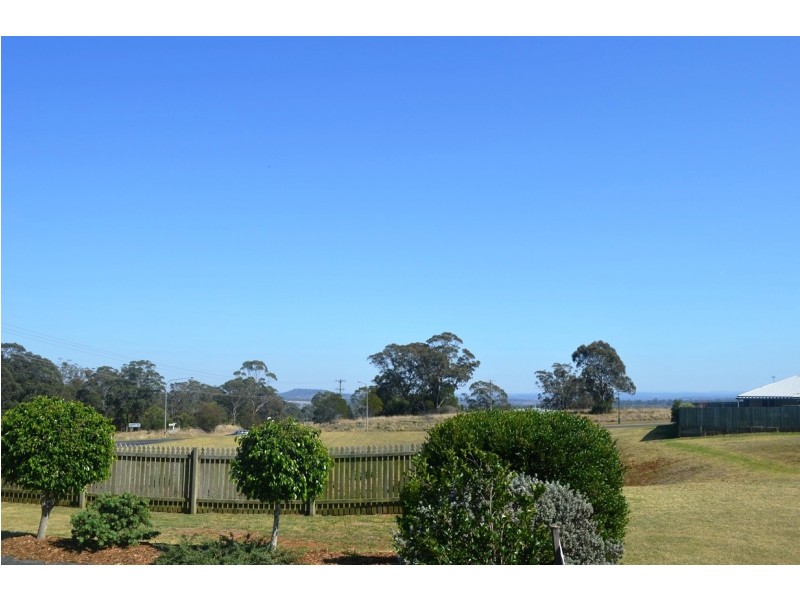 2 Smythe Drive, Highfields QLD 4352