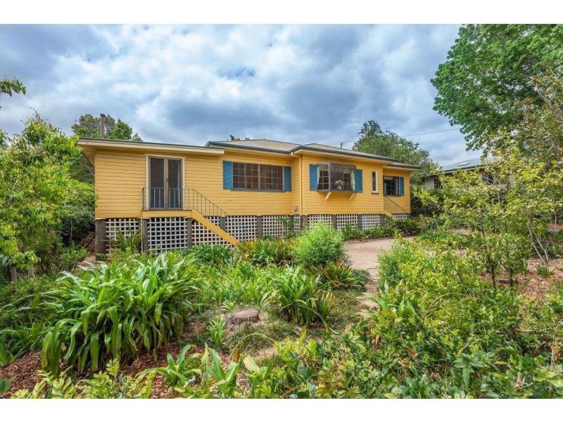 5 Collins Street, Mount Lofty QLD 4350