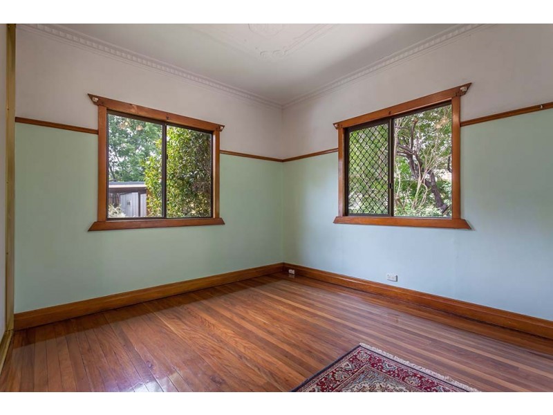 5 Collins Street, Mount Lofty QLD 4350