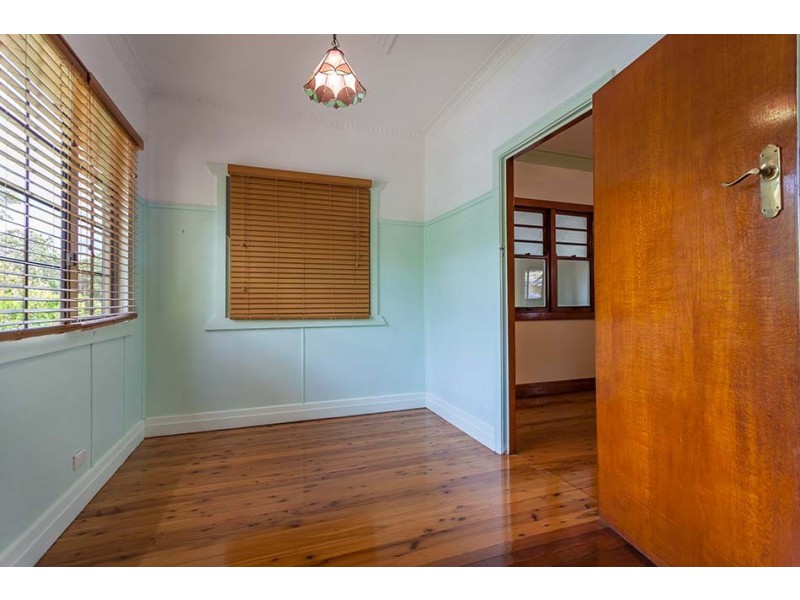5 Collins Street, Mount Lofty QLD 4350