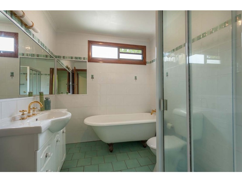 5 Collins Street, Mount Lofty QLD 4350