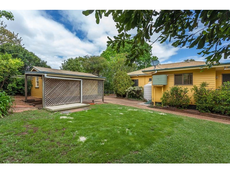 5 Collins Street, Mount Lofty QLD 4350