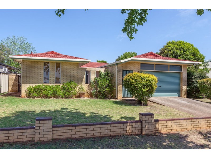 61 Hoepper Street, Kearneys Spring QLD 4350