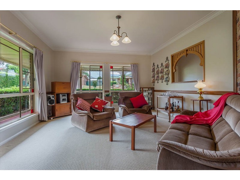 11 Spring Garden Court, Middle Ridge QLD 4350