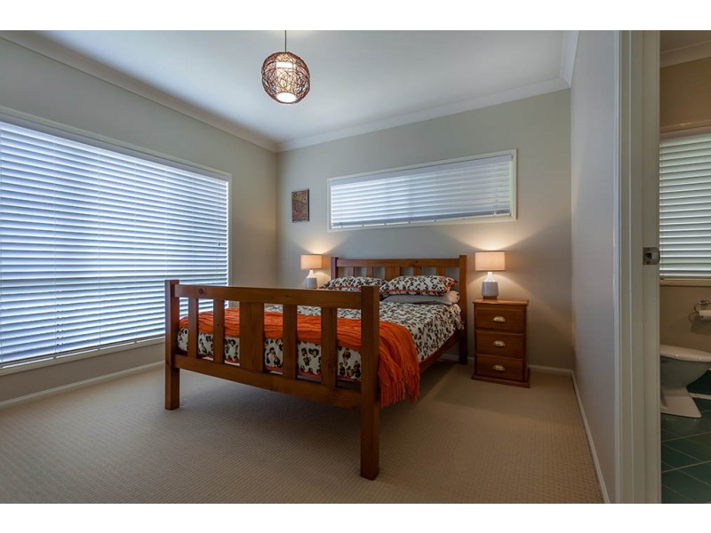 11 Spring Garden Court, Middle Ridge QLD 4350