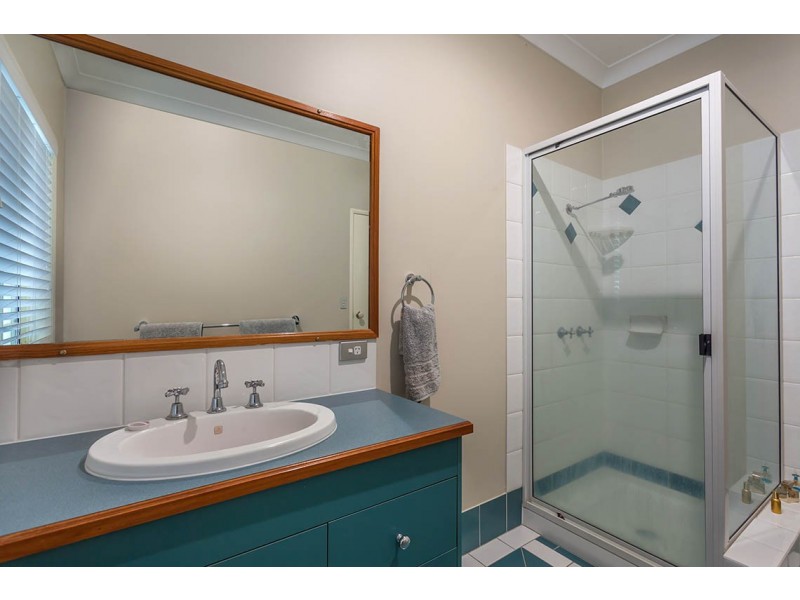 11 Spring Garden Court, Middle Ridge QLD 4350