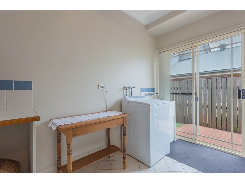 11 Spring Garden Court, Middle Ridge QLD 4350