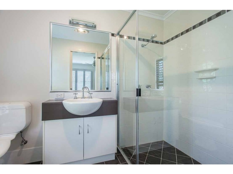 18 Hinchliffe Drive, Kearneys Spring QLD 4350