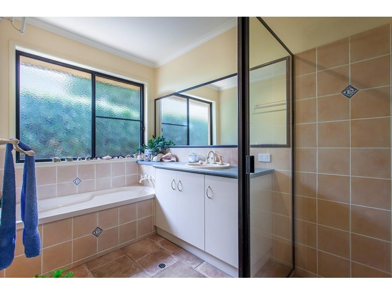 1 Goodman Court, Middle Ridge QLD 4350