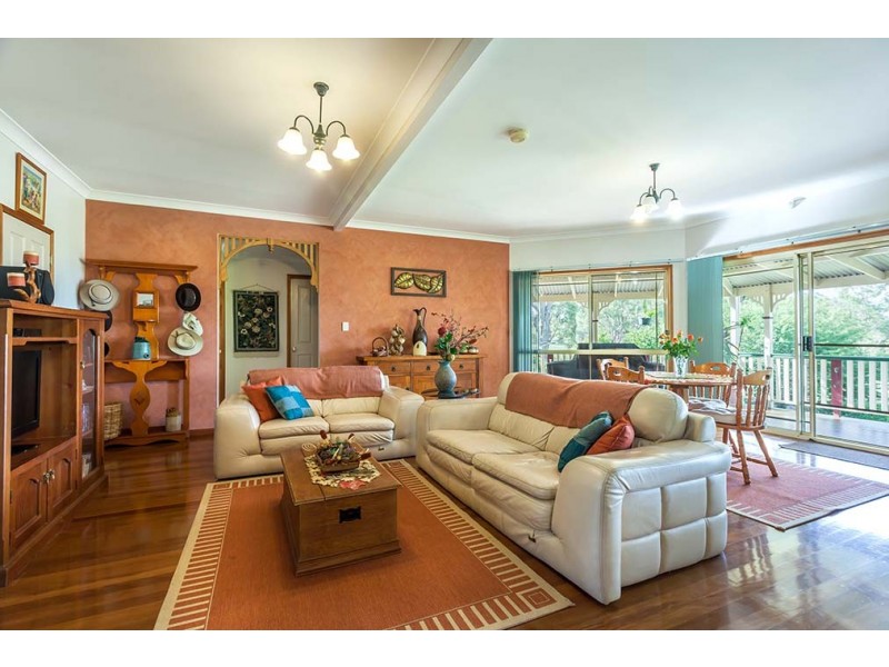 11 Windemere Terrace, Mount Lofty QLD 4350