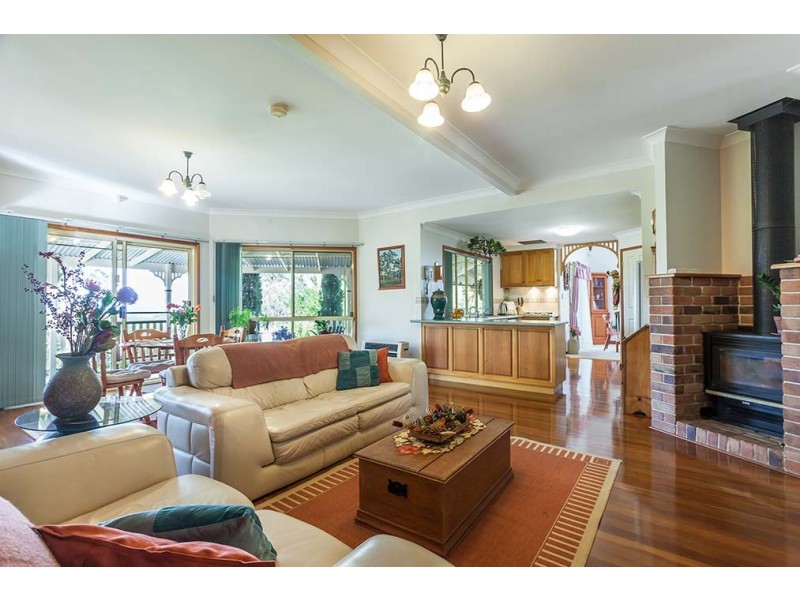 11 Windemere Terrace, Mount Lofty QLD 4350