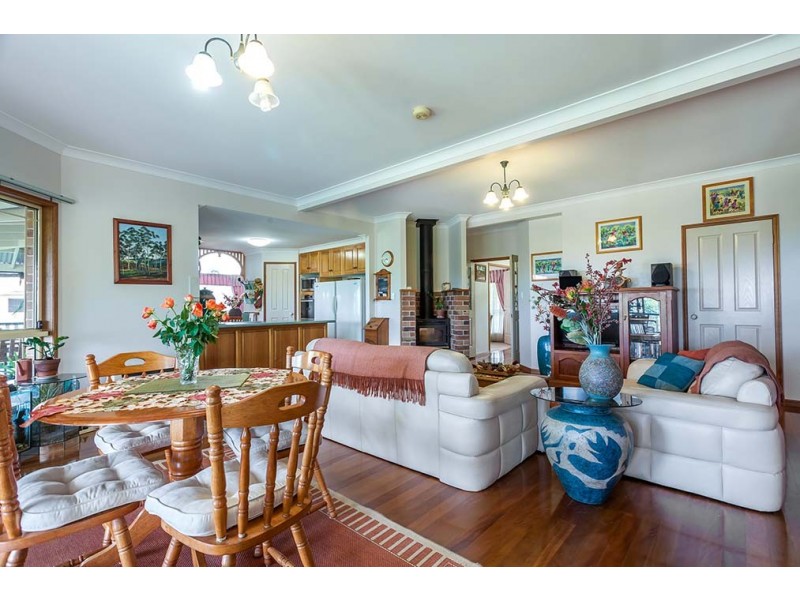 11 Windemere Terrace, Mount Lofty QLD 4350