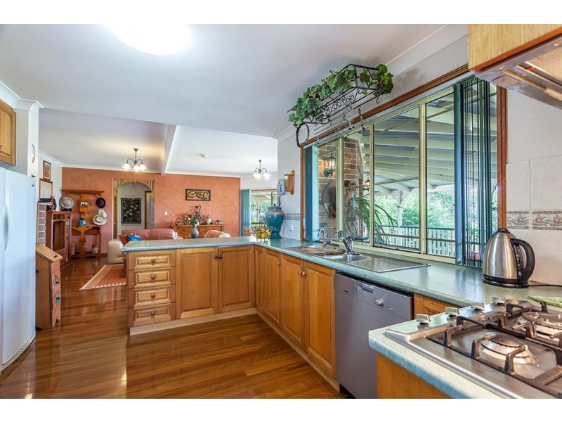11 Windemere Terrace, Mount Lofty QLD 4350