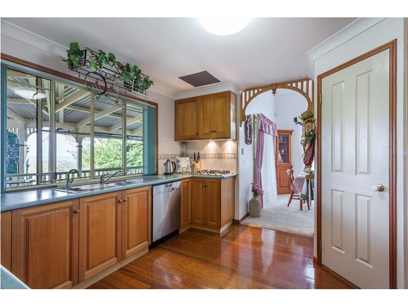 11 Windemere Terrace, Mount Lofty QLD 4350