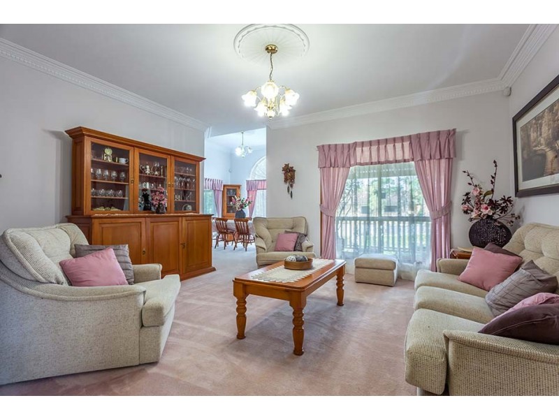 11 Windemere Terrace, Mount Lofty QLD 4350