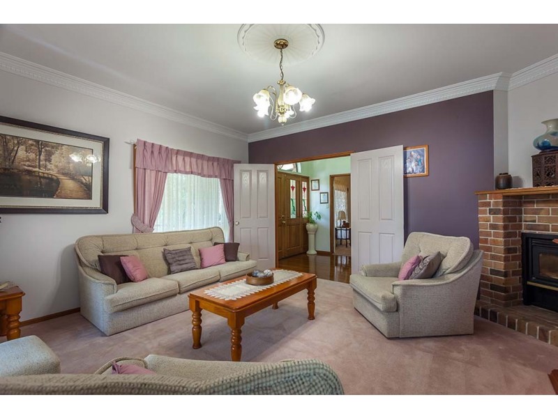 11 Windemere Terrace, Mount Lofty QLD 4350