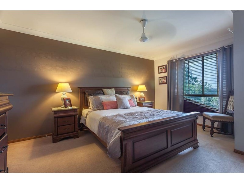11 Windemere Terrace, Mount Lofty QLD 4350