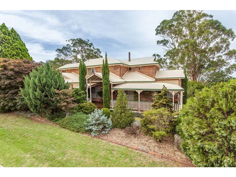 11 Windemere Terrace, Mount Lofty QLD 4350