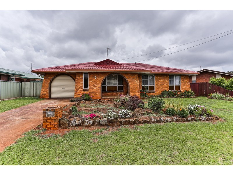 7 Rachel Street, Darling Heights QLD 4350