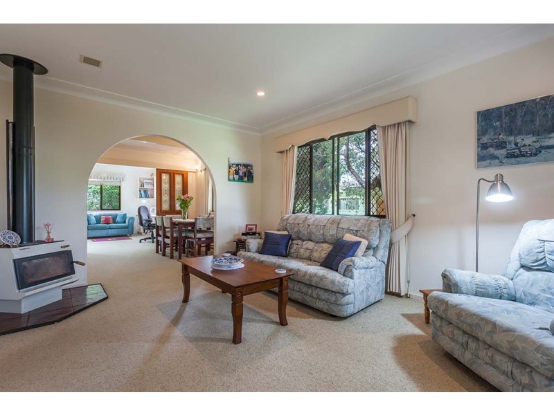 19 Talinga Street, Mount Lofty QLD 4350