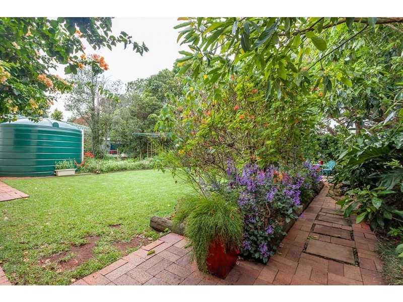 19 Talinga Street, Mount Lofty QLD 4350