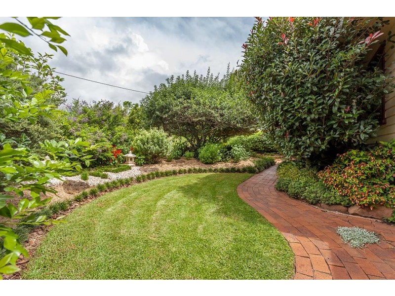 19 Talinga Street, Mount Lofty QLD 4350