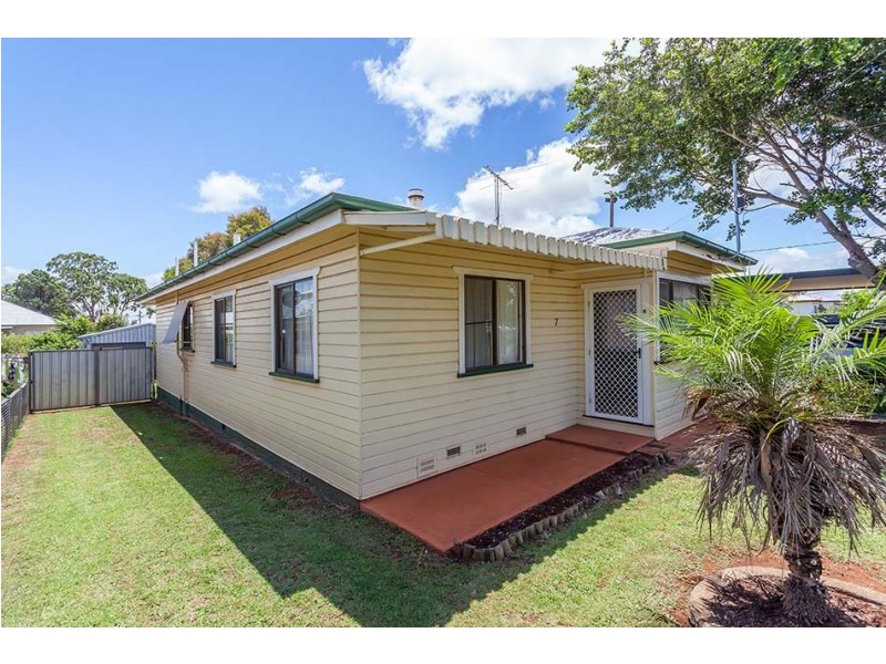 7 Weetwood Street, Newtown QLD 4350