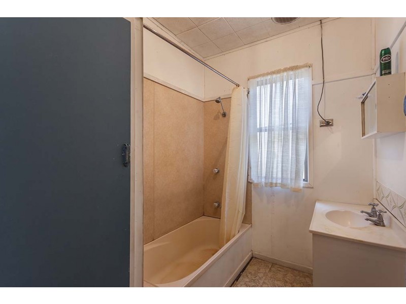 7 Weetwood Street, Newtown QLD 4350