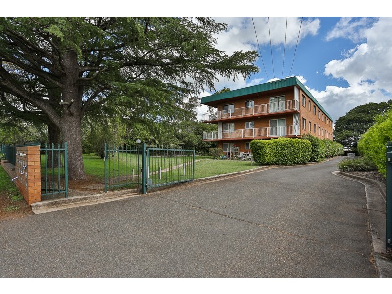 2/6 Scott Street, East Toowoomba QLD 4350
