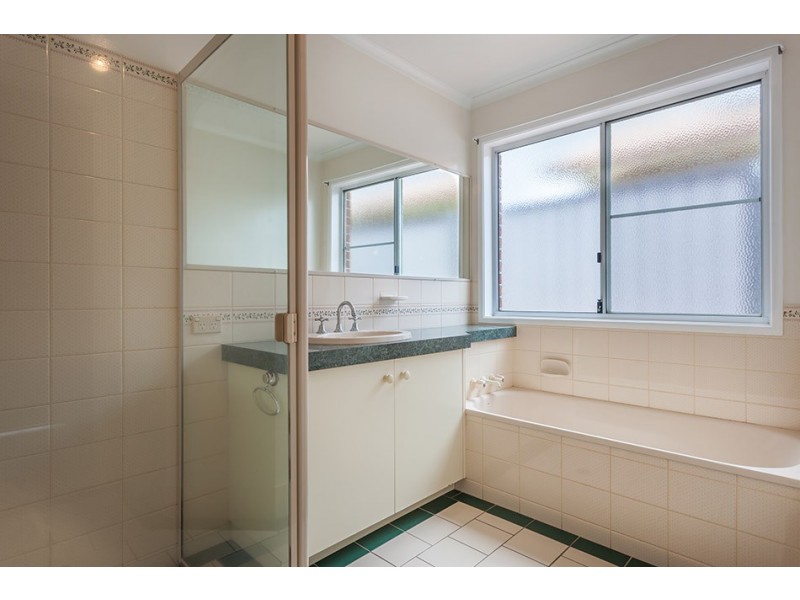 9 Buckle Court, Middle Ridge QLD 4350