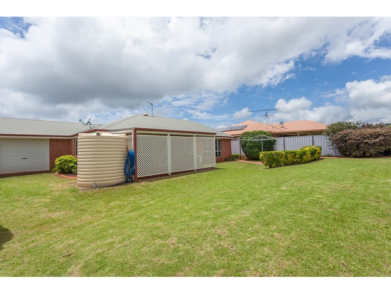9 Buckle Court, Middle Ridge QLD 4350