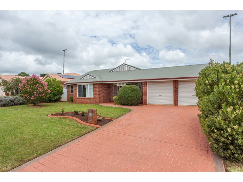 9 Buckle Court, Middle Ridge QLD 4350