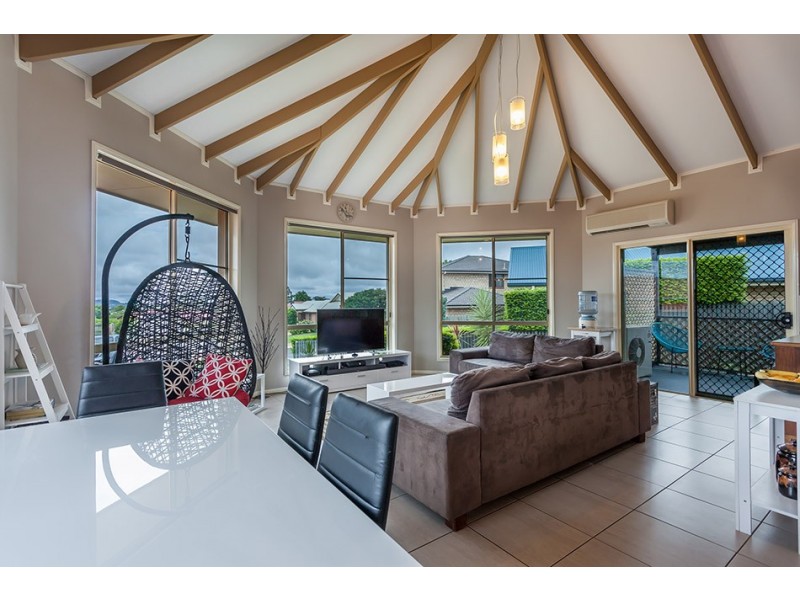 10 Vanham Close, Middle Ridge QLD 4350