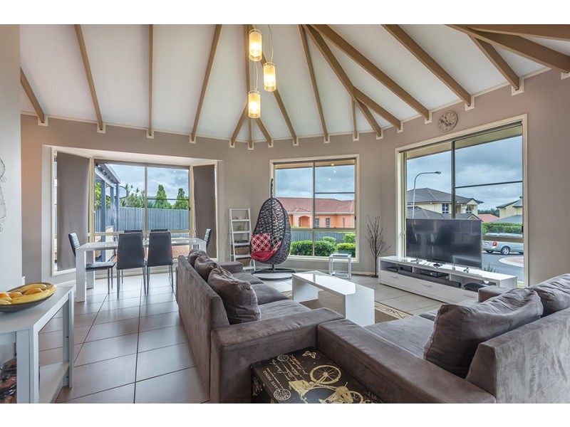 10 Vanham Close, Middle Ridge QLD 4350