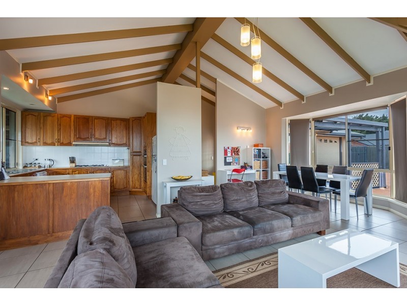 10 Vanham Close, Middle Ridge QLD 4350