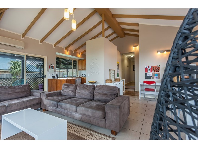 10 Vanham Close, Middle Ridge QLD 4350
