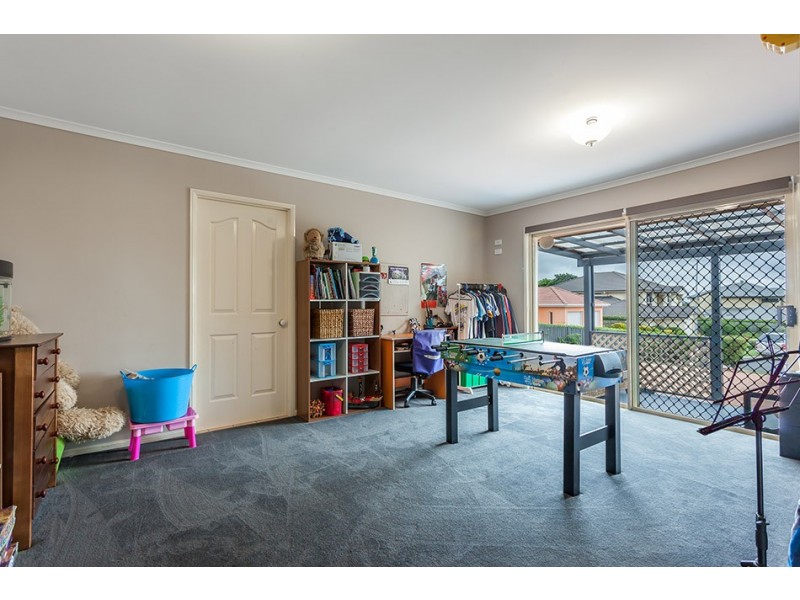 10 Vanham Close, Middle Ridge QLD 4350