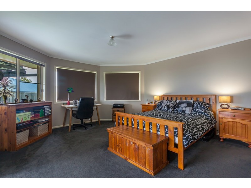 10 Vanham Close, Middle Ridge QLD 4350